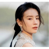 董洁在直播间出售健美操被人嘲讽 身体瘦削裤子反穿 一眼过去仿佛大头娃娃