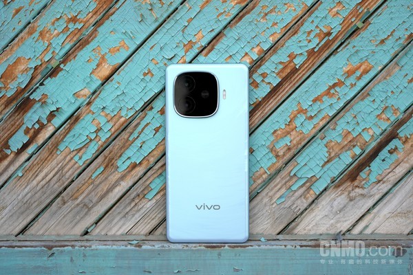 vivo Y200 GT：6000mAh电池 给手机装一个轻薄充电宝