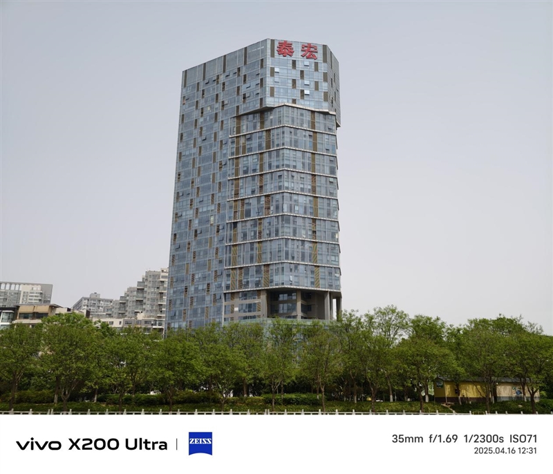 史上首款手机“大炮”！vivo X200 Ultra评测：自带外挂的全能V单