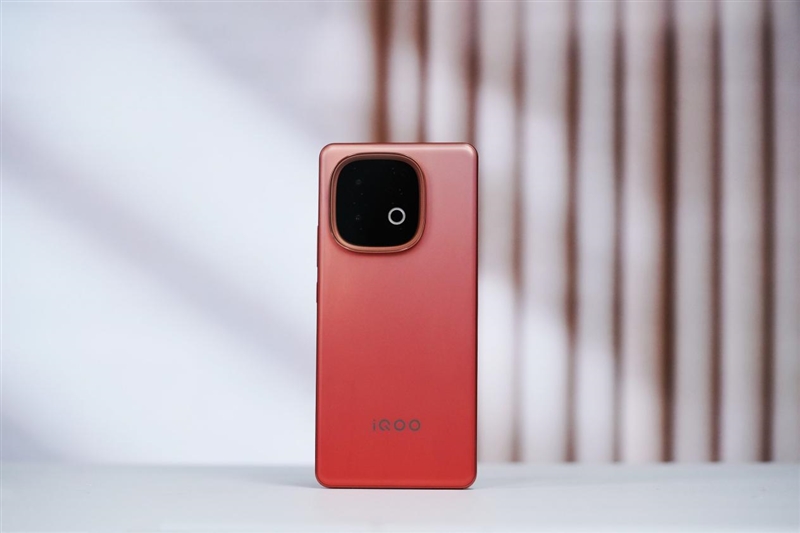 性能续航量大管饱 iQOO Z10 Turbo Pro全面评测：骁龙+Q1组合独此一家 中端之王实至名归