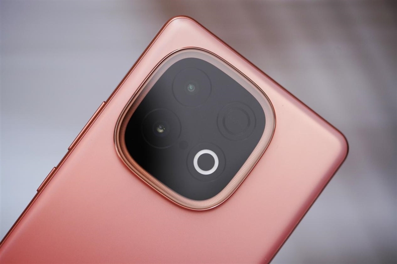 性能续航量大管饱 iQOO Z10 Turbo Pro全面评测：骁龙+Q1组合独此一家 中端之王实至名归