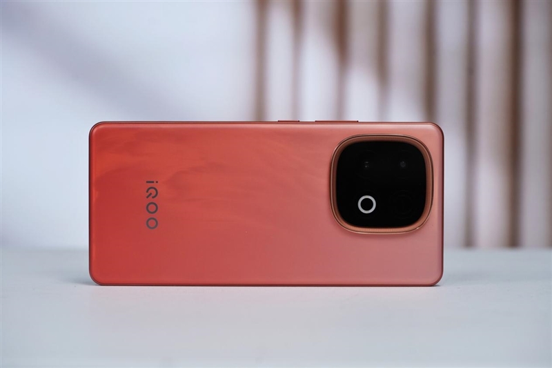 性能续航量大管饱 iQOO Z10 Turbo Pro全面评测：骁龙+Q1组合独此一家 中端之王实至名归