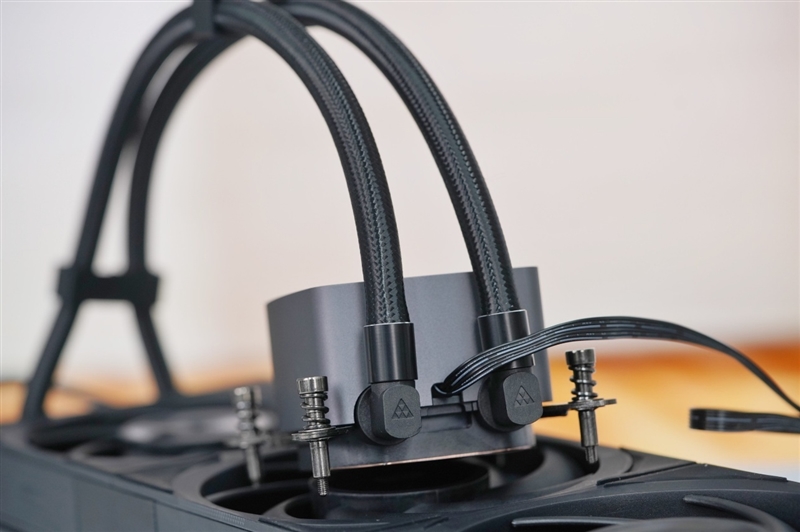 全铝材质！8年质保！超频三银翼DT360旗舰水冷评测：这就是散热器的未来