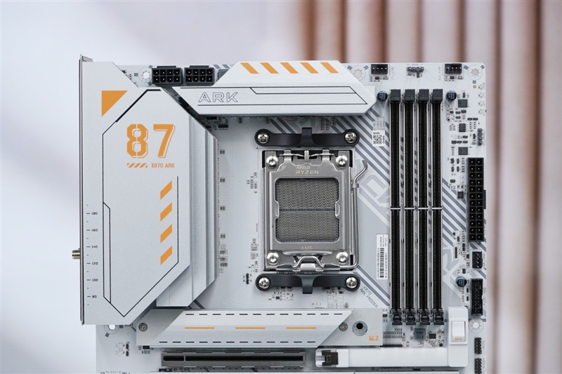 七彩虹CVN X870 ARK FROZEN V14方舟主板评测： 5G网卡+高频内存 锐龙9000舰队新旗舰