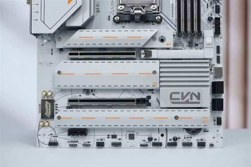 七彩虹CVN X870 ARK FROZEN V14方舟主板评测： 5G网卡+高频内存 锐龙9000舰队新旗舰