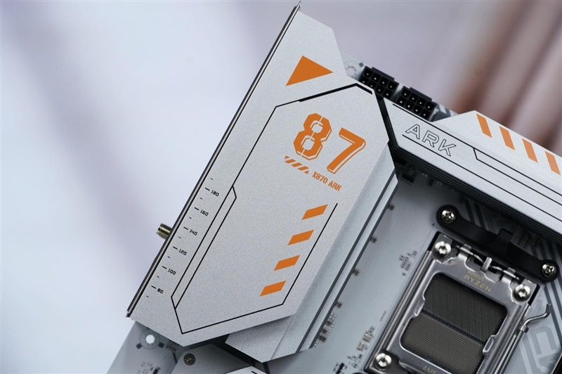 七彩虹CVN X870 ARK FROZEN V14方舟主板评测： 5G网卡+高频内存 锐龙9000舰队新旗舰