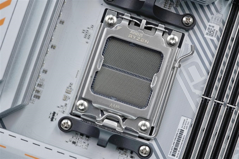 七彩虹CVN X870 ARK FROZEN V14方舟主板评测： 5G网卡+高频内存 锐龙9000舰队新旗舰