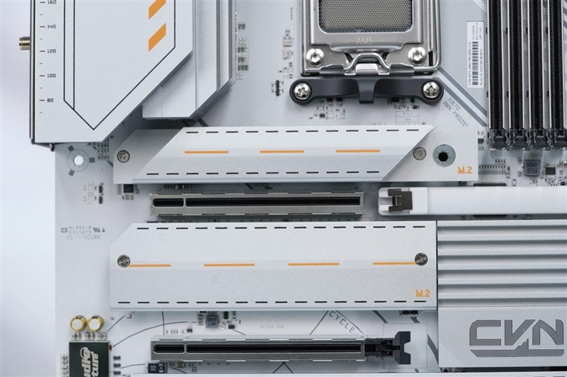 七彩虹CVN X870 ARK FROZEN V14方舟主板评测： 5G网卡+高频内存 锐龙9000舰队新旗舰