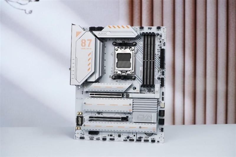 七彩虹CVN X870 ARK FROZEN V14方舟主板评测： 5G网卡+高频内存 锐龙9000舰队新旗舰