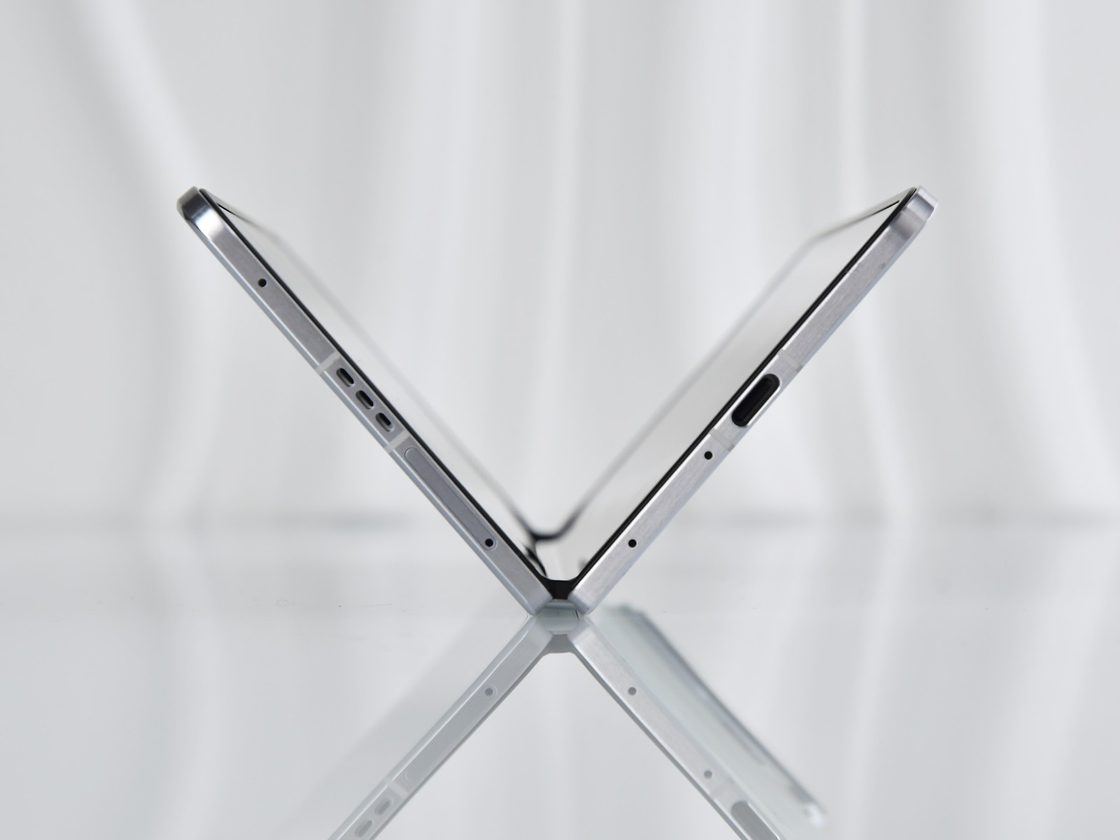 解析OPPO Find N5：为什么高端手机都爱用钛？