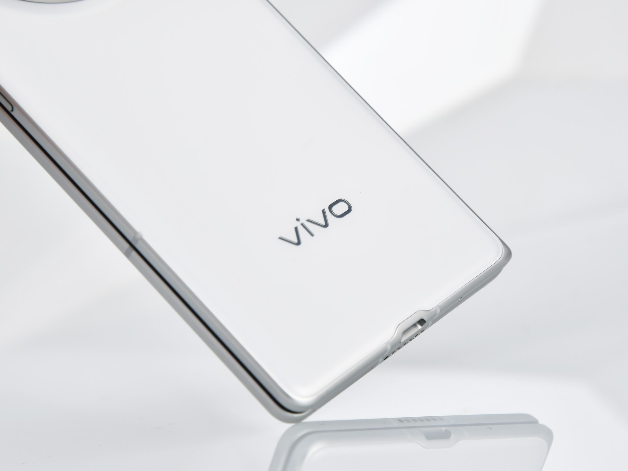 vivo X Fold5设计解读：轻薄极简，果味十足