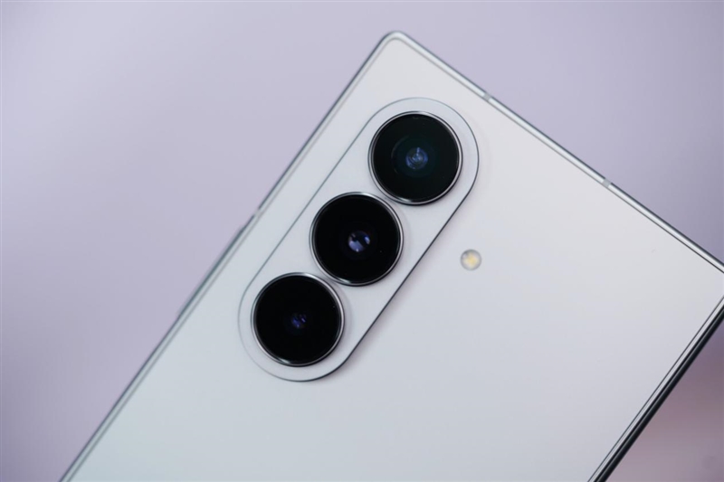 215克全球最轻！三星Galaxy Z Fold7全面评测：新一代折叠霸主诞生
