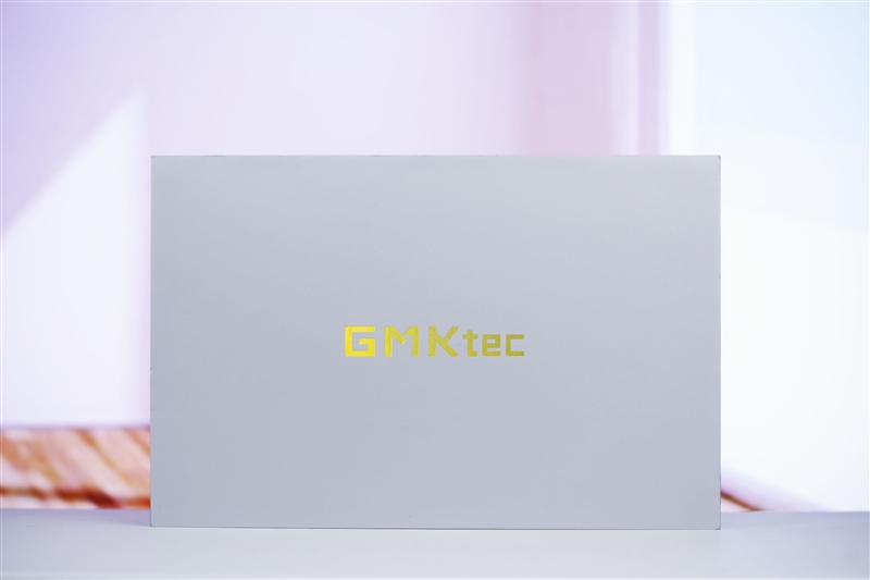 锐龙AI Max + 395集显远超RTX 4060 Laptop！极摩客 EVO-X2迷你主机评测：235B大模型轻松拿捏