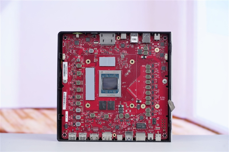 锐龙AI Max + 395集显远超RTX 4060 Laptop！极摩客 EVO-X2迷你主机评测：235B大模型轻松拿捏