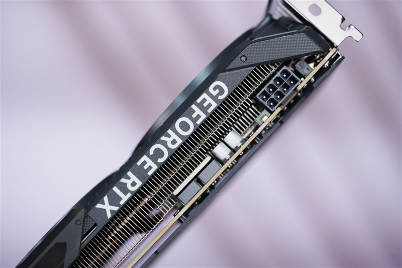 技嘉RTX 5050 GAMING OC显卡评测：升级DLSS 4技术的新版“RTX 4060” 老显卡升级多一个选择