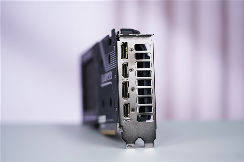 技嘉RTX 5050 GAMING OC显卡评测：升级DLSS 4技术的新版“RTX 4060” 老显卡升级多一个选择