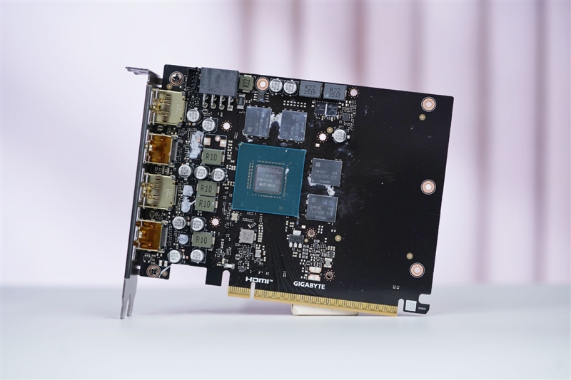 技嘉RTX 5050 GAMING OC显卡评测：升级DLSS 4技术的新版“RTX 4060” 老显卡升级多一个选择
