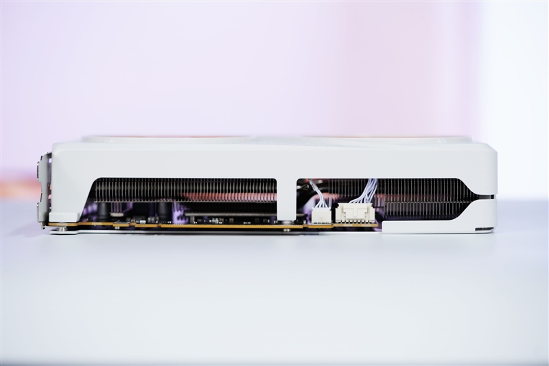 NVIDIA RTX 5050首发评测：DLSS4/AI/生产力全方面飞跃 完美替代RTX 3050