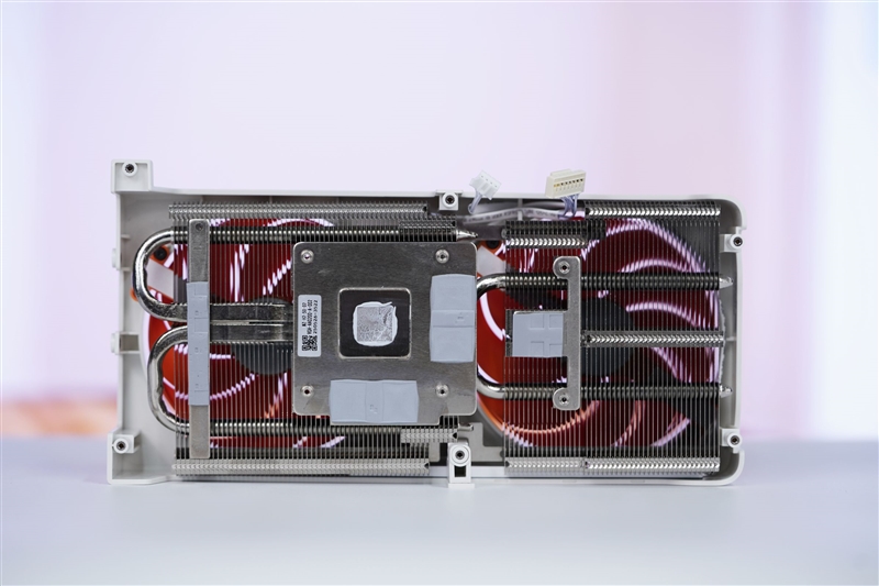 NVIDIA RTX 5050首发评测：DLSS4/AI/生产力全方面飞跃 完美替代RTX 3050