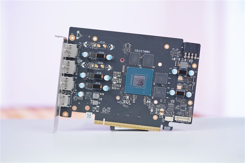 NVIDIA RTX 5050首发评测：DLSS4/AI/生产力全方面飞跃 完美替代RTX 3050