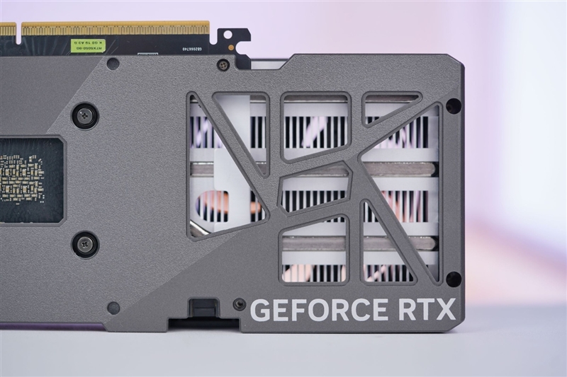 映众RTX 5050曜夜显卡评测：DLSS 4普及 RTX 4060可以退休了