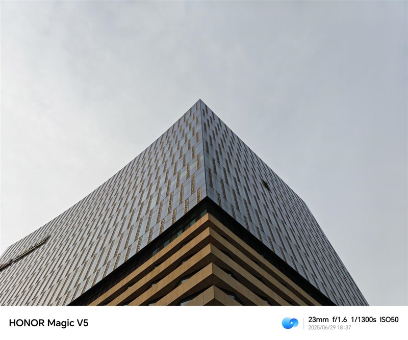 轻薄、性能、续航全稳了！荣耀Magic V5评测：新一代折叠机皇再度降临