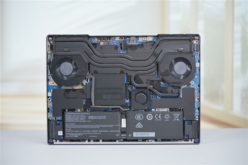 锐龙9 9955HX3D加持的最强水冷游戏本！机械革命苍龙16 Ultra评测