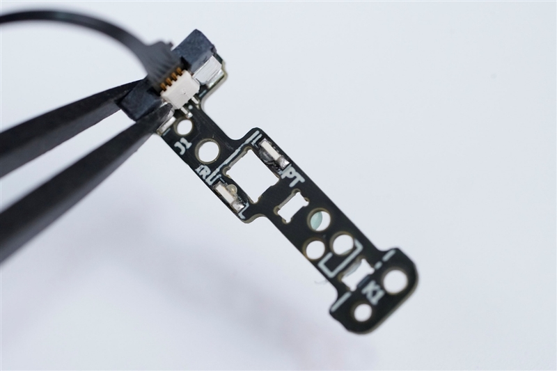 雷柏VT3s MAX鼠标评测：中小手型用户也没有被遗忘 顶尖性能的小号电竞鼠标来了