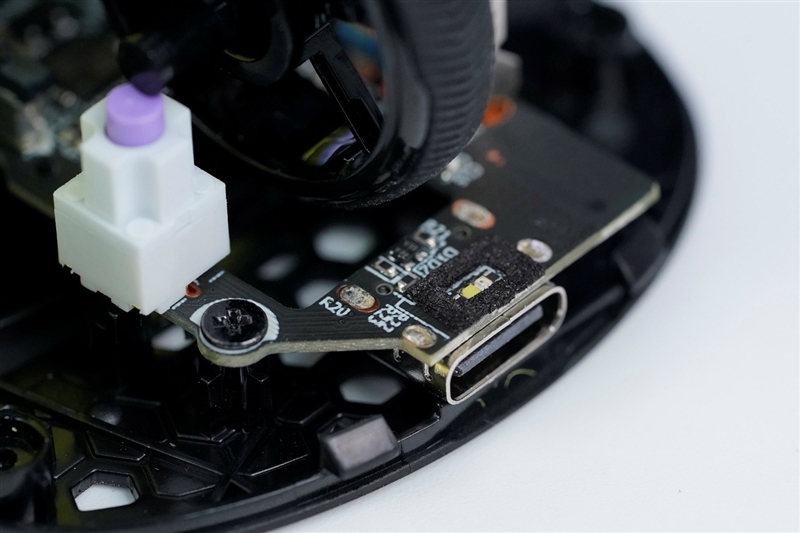 雷柏VT3s MAX鼠标评测：中小手型用户也没有被遗忘 顶尖性能的小号电竞鼠标来了
