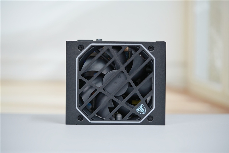 鑫谷数智金牌DM-850G电源评测：双MCU芯片加量不加价！12V输出平稳极限负载超1000W