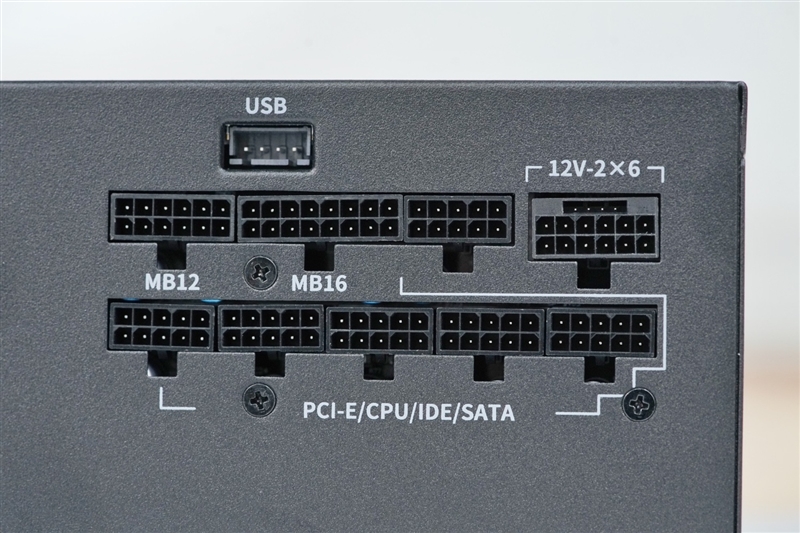 鑫谷数智金牌DM-850G电源评测：双MCU芯片加量不加价！12V输出平稳极限负载超1000W