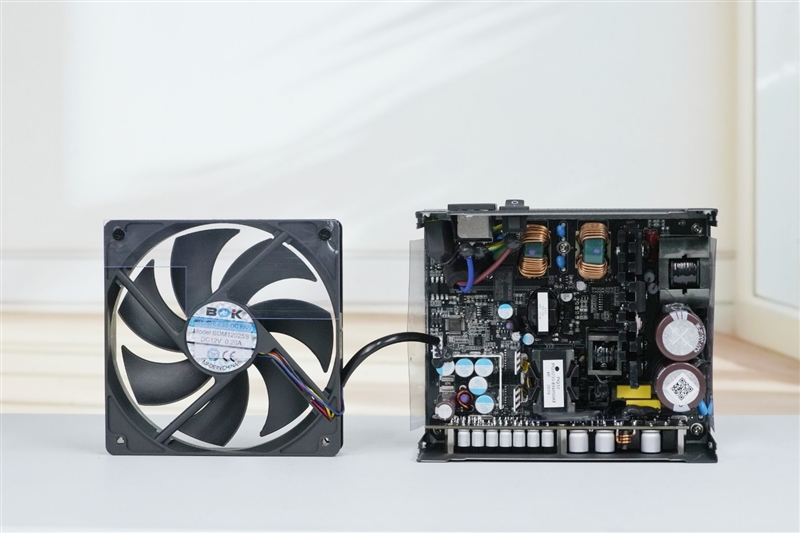 鑫谷数智金牌DM-850G电源评测：双MCU芯片加量不加价！12V输出平稳极限负载超1000W