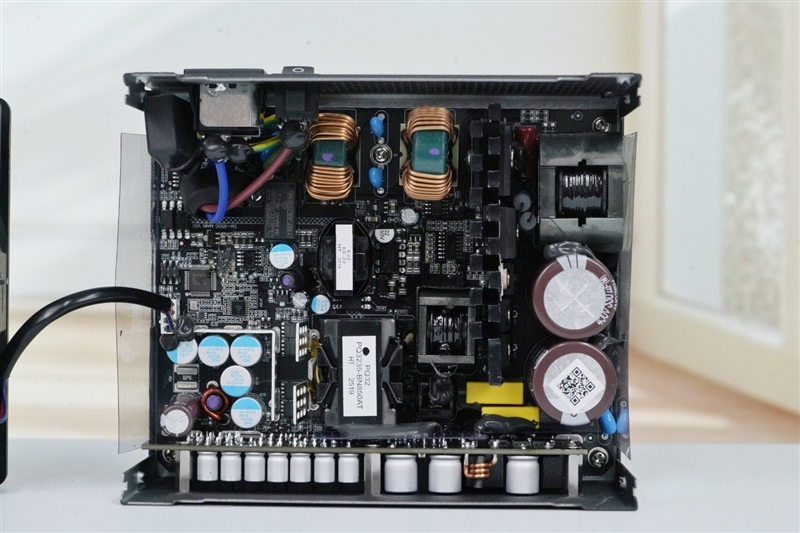 鑫谷数智金牌DM-850G电源评测：双MCU芯片加量不加价！12V输出平稳极限负载超1000W
