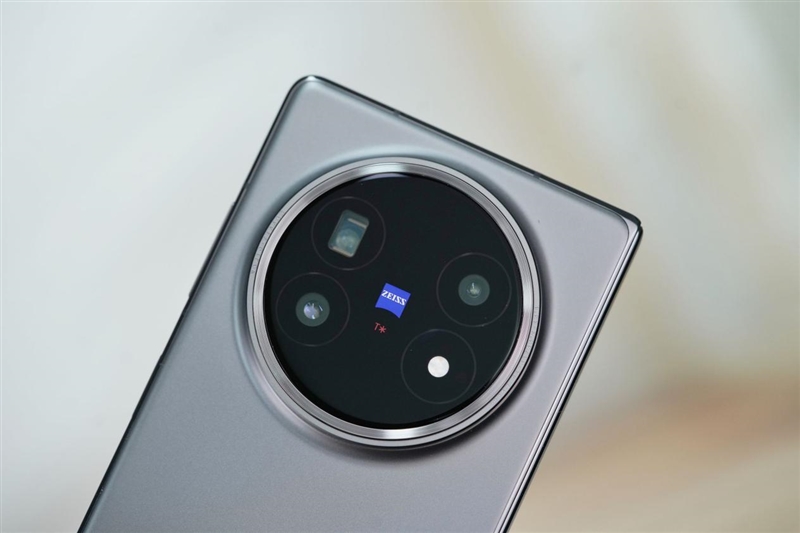 217克全球最轻折叠屏！vivo X Fold5全面评测：苹果双机党的全能搭子