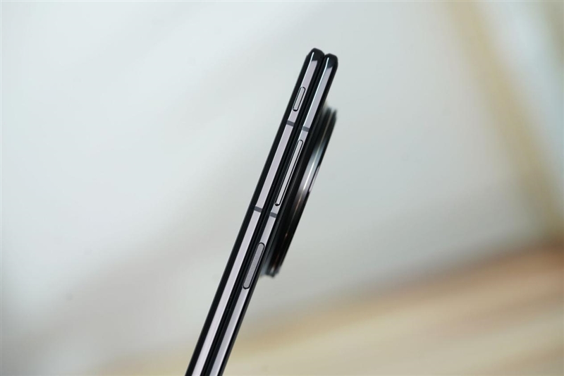 217克全球最轻折叠屏！vivo X Fold5全面评测：苹果双机党的全能搭子
