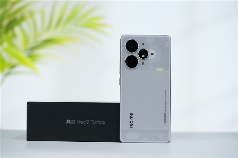 透明机甲战士真我Neo7 Turbo全面评测：2K档的性能颜值双料王