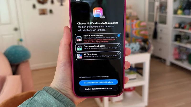 苹果 iOS 26 重启新闻和娱乐通知摘要：斜体展示、标注 AI 生成