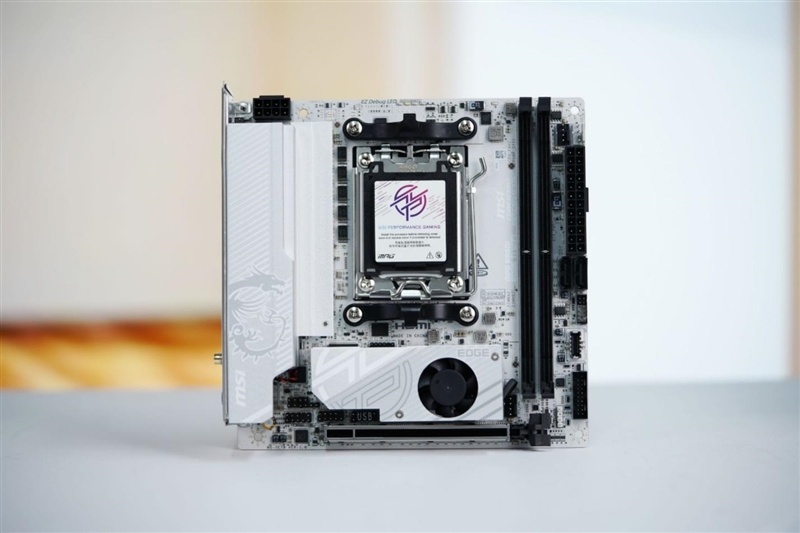 微星MPG B850I EDGE TI WIFI刀锋 钛主板评测：小巧强悍 200W功率释放还有满血Wi-Fi 7和5G有线网