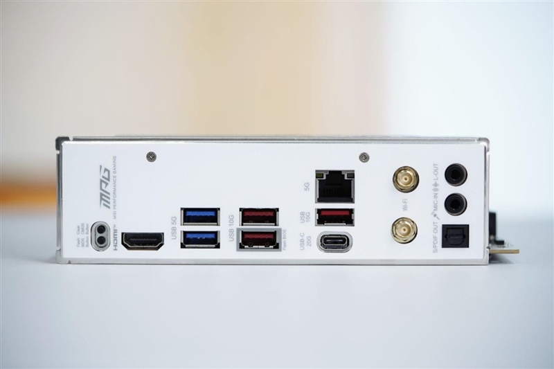微星MPG B850I EDGE TI WIFI刀锋 钛主板评测：小巧强悍 200W功率释放还有满血Wi-Fi 7和5G有线网