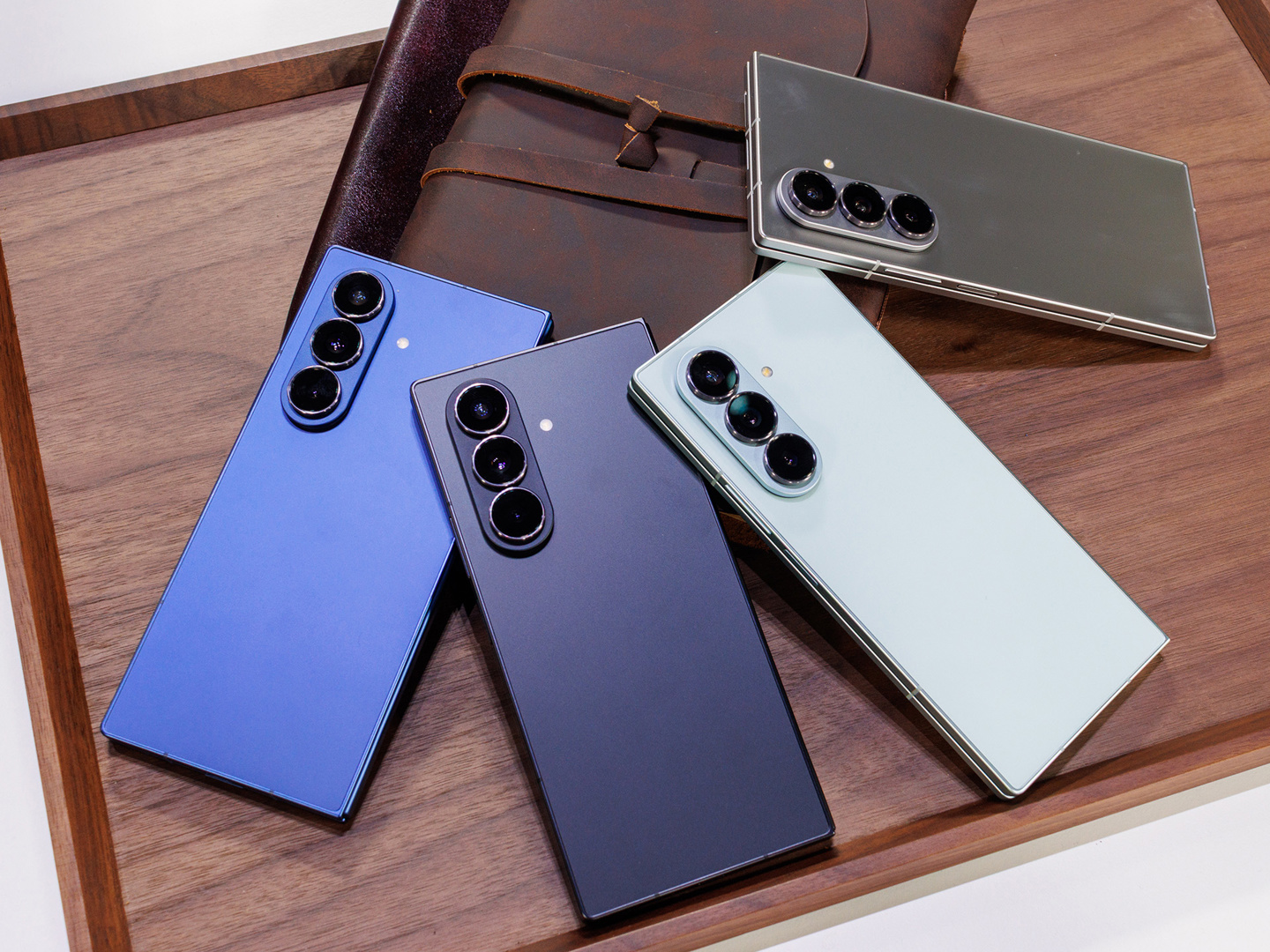 伦敦一卡车被盗：载有 1.2 万部三星手机，含 5000 部 Galaxy Fold7 / Flip7
