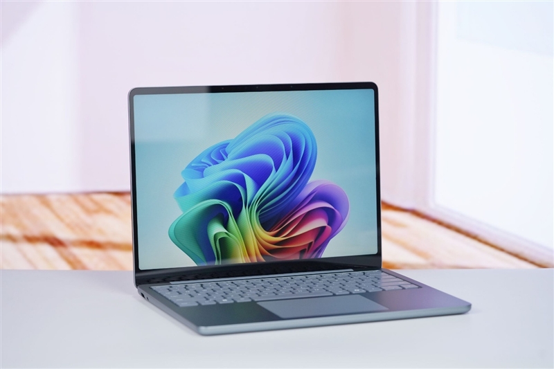微软Surface Laptop，13英寸笔记本评测：骁龙X Plus性能可用 续航静音极为优秀