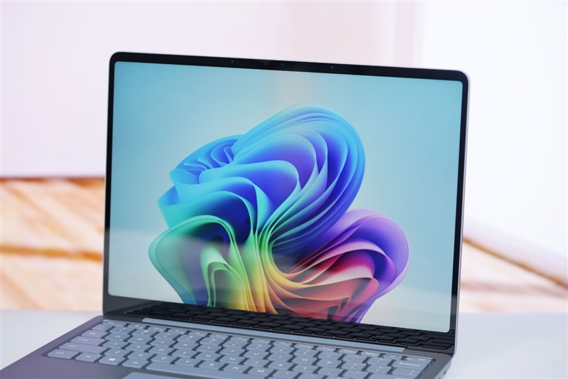 微软Surface Laptop，13英寸笔记本评测：骁龙X Plus性能可用 续航静音极为优秀
