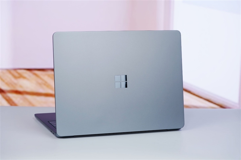 微软Surface Laptop，13英寸笔记本评测：骁龙X Plus性能可用 续航静音极为优秀