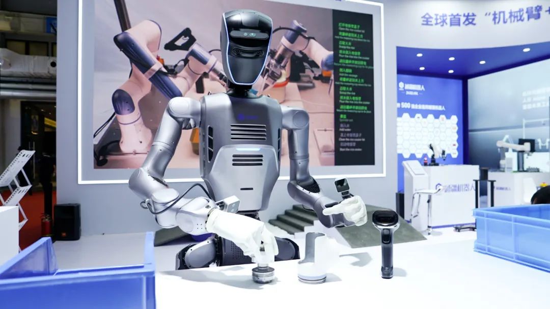 国内首款：越疆人形机器人 DOBOT Atom Ⅱ 亮相，毫米级操作，装爆米花、倒柠檬茶、做煲仔饭