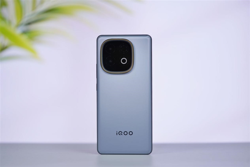 性能续航全到位！iQOO Z10 Turbo+评测：实现全天游戏自由的电竞新卷王