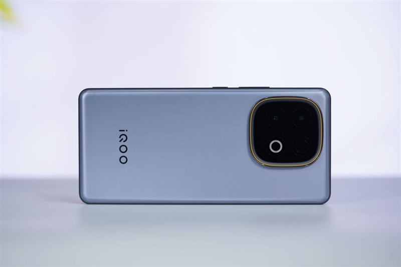 性能续航全到位！iQOO Z10 Turbo+评测：实现全天游戏自由的电竞新卷王