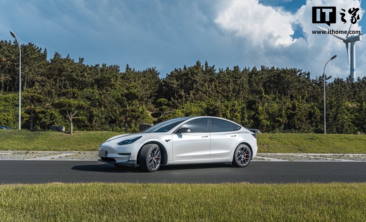 一特斯拉 Model 3 行驶 41 万公里后，电池健康度仍达 90% 左右
