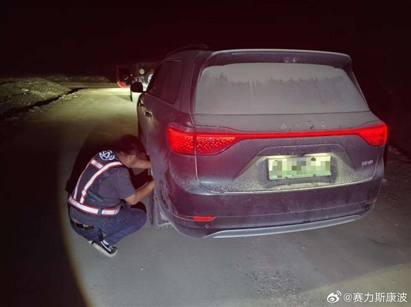 手机卫星通信能“保命”：网友暴雨被困，靠华为手机成功自救