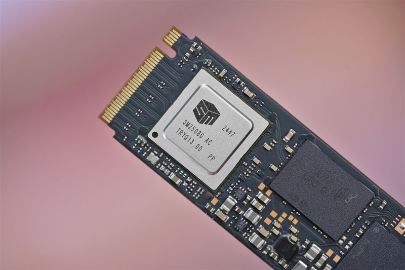 英睿达T710 2TB SSD评测：新一代性能旗舰 14.5G/s仅有57度