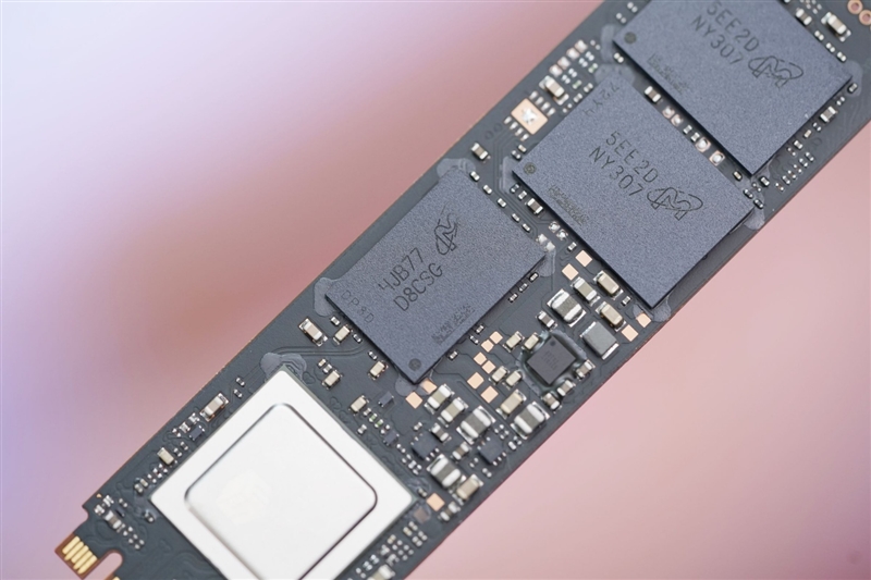 英睿达T710 2TB SSD评测：新一代性能旗舰 14.5G/s仅有57度